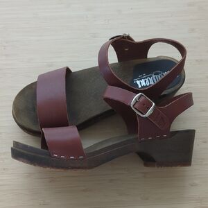 Women’s Brown Leather Clog Sandal with Buckle Strap
